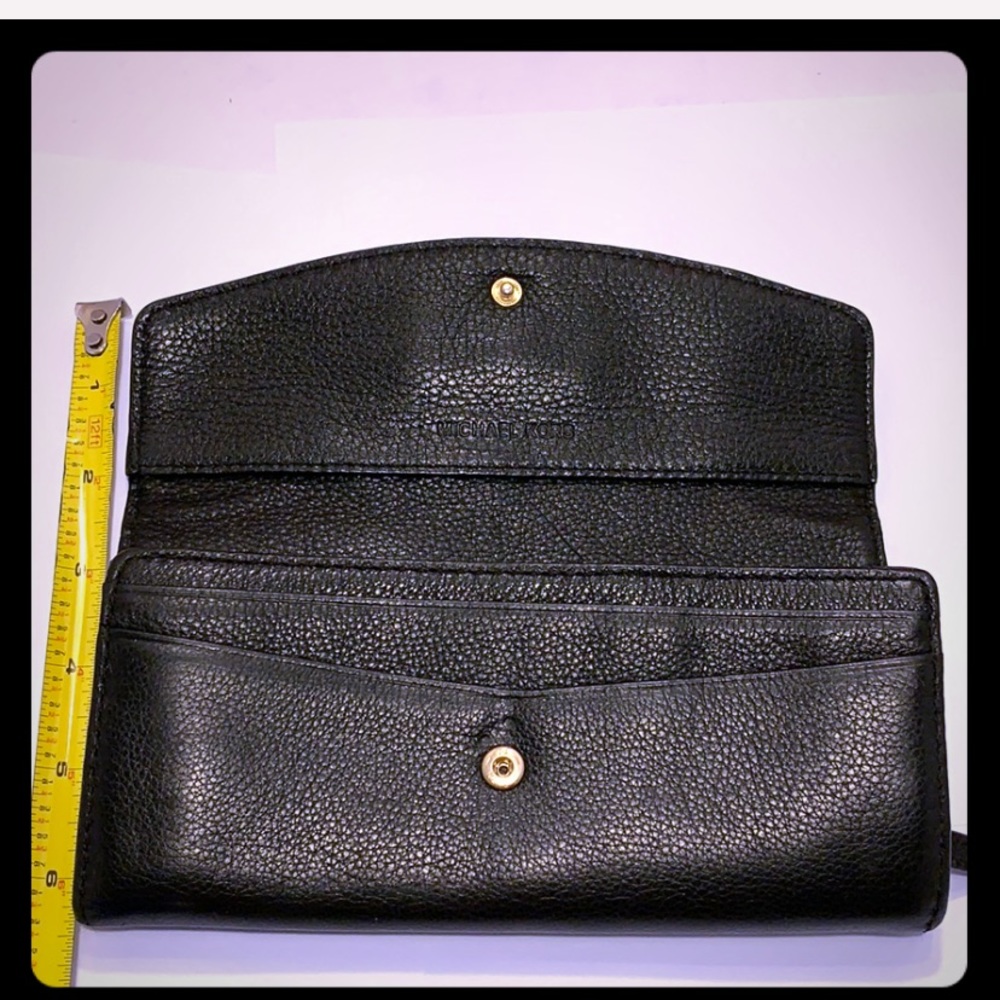 GentlyUsed Micheal Kors TriFold Leather Wallet - Picture 8 of 8